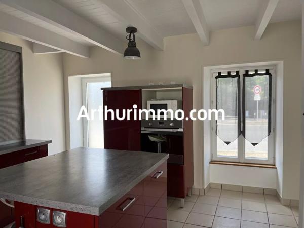 Location                                                      Maison
                        
                     5 pièces                      84 m2                     à Clessé