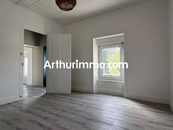 Location                                                      Maison
                        
                     5 pièces                      84 m2                     à Clessé
