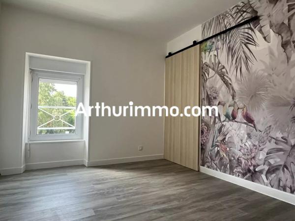 Location                                                      Maison
                        
                     5 pièces                      84 m2                     à Clessé