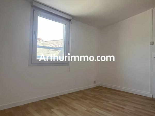 Location                                                      Maison
                        
                     5 pièces                      84 m2                     à Clessé