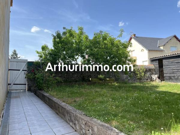 Location                                                      Maison
                        
                     5 pièces                      84 m2                     à Clessé