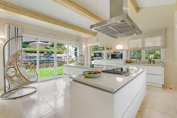 Vente Villa de luxe Tourrettes 4 Pièces 208 m²