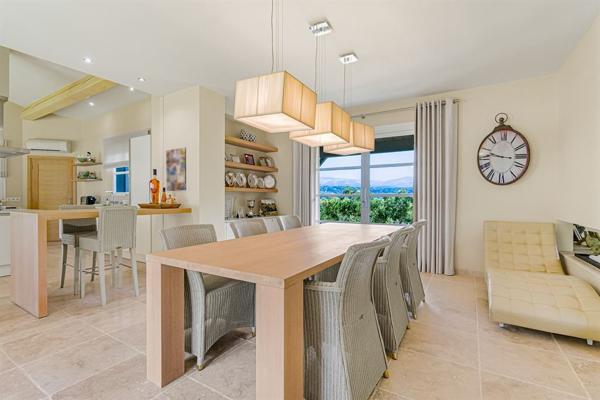 Vente Villa de luxe Tourrettes 4 Pièces 208 m²