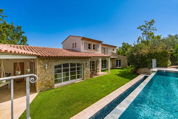 Vente Villa de luxe Tourrettes 4 Pièces 208 m²