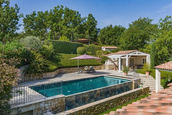 Vente Villa de luxe Tourrettes 4 Pièces 208 m²