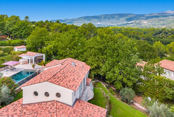 Vente Villa de luxe Tourrettes 4 Pièces 208 m²