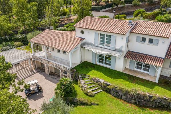 Vente Villa de luxe Tourrettes 4 Pièces 208 m²
