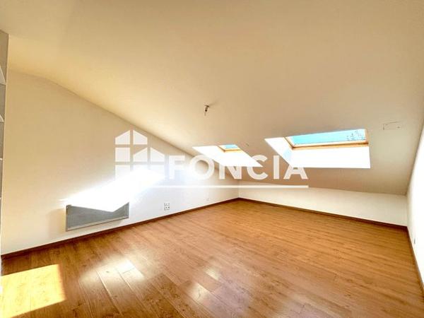 Location Studio 21.96 m² - 31 RUE SAINT ANDRE La Cote St Andre 38260