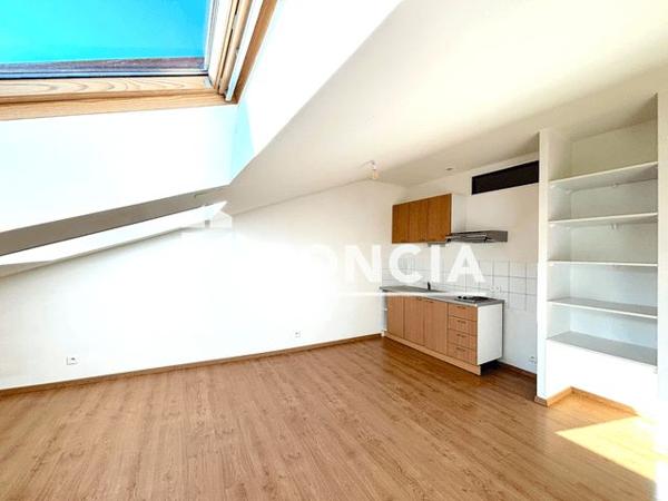 Location Studio 21.96 m² - 31 RUE SAINT ANDRE La Cote St Andre 38260