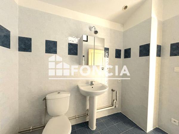 Location Studio 21.96 m² - 31 RUE SAINT ANDRE La Cote St Andre 38260