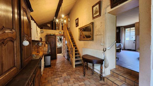 Maisonnette refuge de 2 chambres, dans un écrin végétal proche des commodités, doublée d'un potentiel de division parcellaire