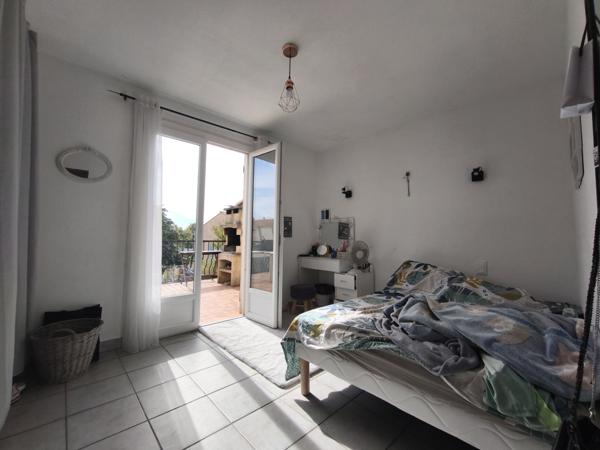 Villeveyrac (34560) Villa T6 de plain pied de 150m2 sur 1100m2 de terrain avec piscine et garage