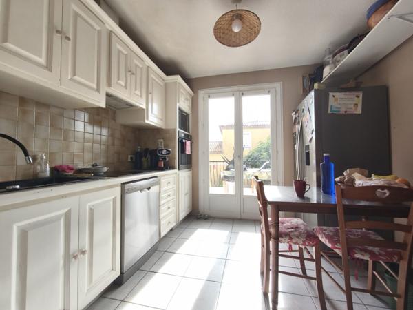 Villeveyrac (34560) Villa T6 de plain pied de 150m2 sur 1100m2 de terrain avec piscine et garage