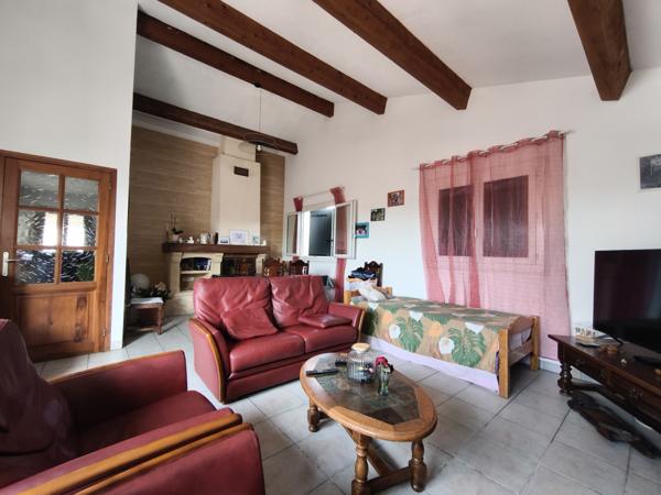 Villeveyrac (34560) Villa T6 de plain pied de 150m2 sur 1100m2 de terrain avec piscine et garage