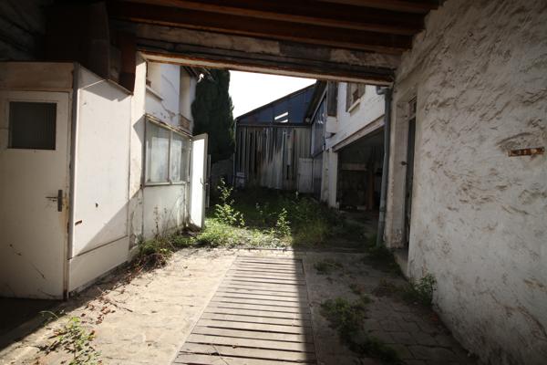 Pierrelaye (95480) A vendre à Pierrelaye corps de ferme avec maison, immeuble, hangar, terrain 478 m2