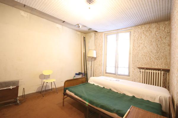 Pierrelaye (95480) A vendre à Pierrelaye corps de ferme avec maison, immeuble, hangar, terrain 478 m2