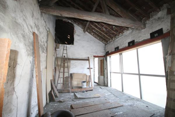 Pierrelaye (95480) A vendre à Pierrelaye corps de ferme avec maison, immeuble, hangar, terrain 478 m2