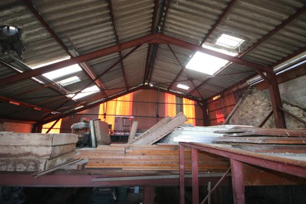 Pierrelaye (95480) A vendre à Pierrelaye corps de ferme avec maison, immeuble, hangar, terrain 478 m2