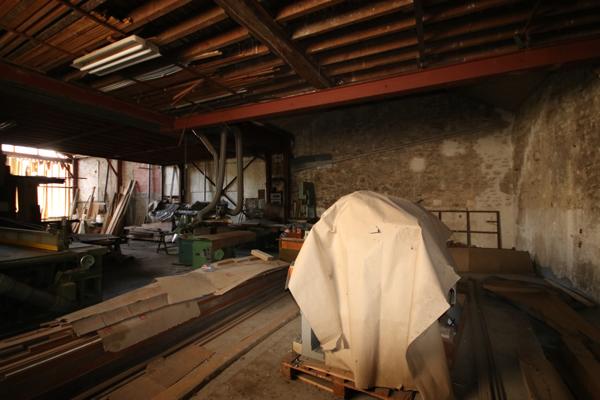 Pierrelaye (95480) A vendre à Pierrelaye corps de ferme avec maison, immeuble, hangar, terrain 478 m2