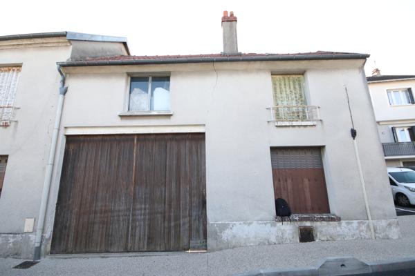 Pierrelaye (95480) A vendre à Pierrelaye corps de ferme avec maison, immeuble, hangar, terrain 478 m2