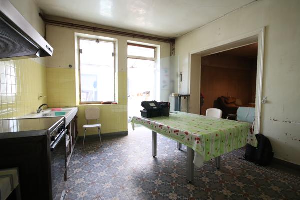 Pierrelaye (95480) A vendre à Pierrelaye corps de ferme avec maison, immeuble, hangar, terrain 478 m2