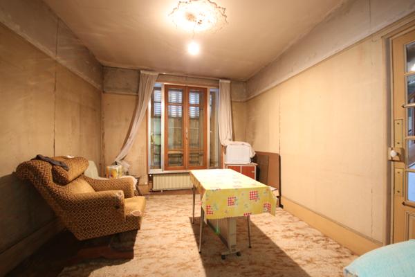 Pierrelaye (95480) A vendre à Pierrelaye corps de ferme avec maison, immeuble, hangar, terrain 478 m2