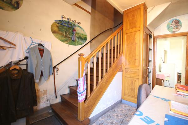 Pierrelaye (95480) A vendre à Pierrelaye corps de ferme avec maison, immeuble, hangar, terrain 478 m2