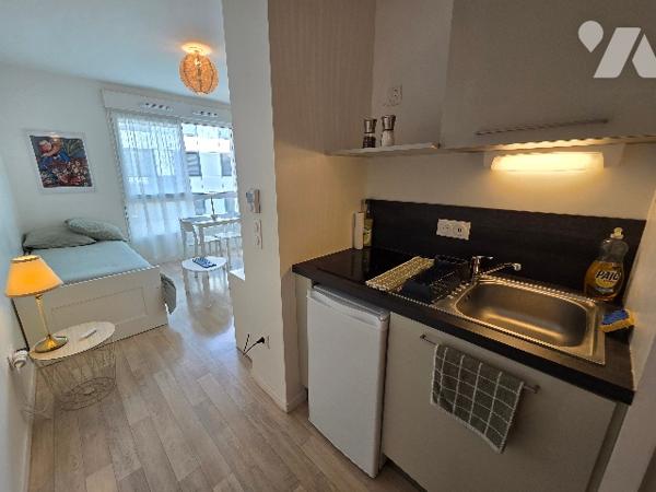 ROUEN, studio actuellement loué  d'~23m² dans résidence universitaire sécurisée avec ascenseur.