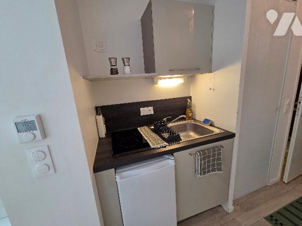 ROUEN, studio actuellement loué  d'~23m² dans résidence universitaire sécurisée avec ascenseur.