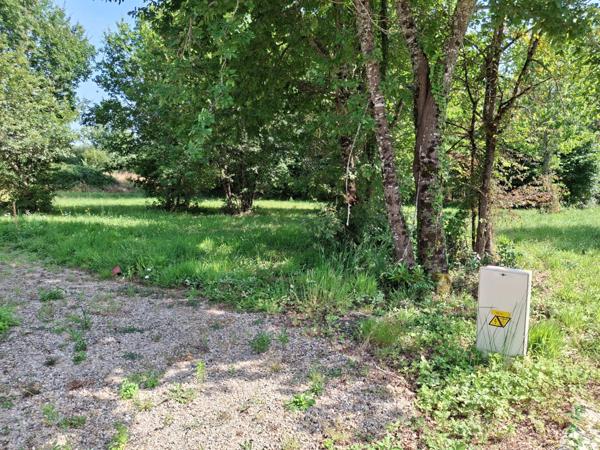 Terrain à vendre de 979,00 m² proche de CASTELJALOUX (47) lotissement 8 lots
