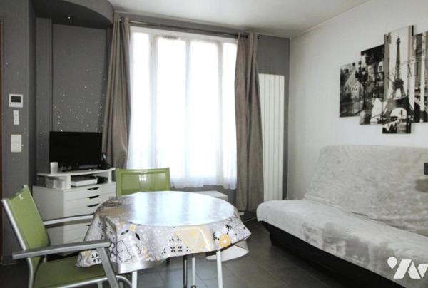 Maison 3 pièces minimum dont 2 chambres, sous-sol, combles et jardin moins de 15 minutes du RER