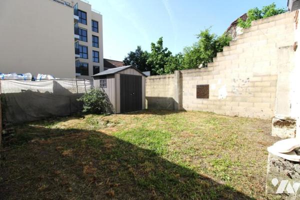 Maison 3 pièces minimum dont 2 chambres, sous-sol, combles et jardin moins de 15 minutes du RER