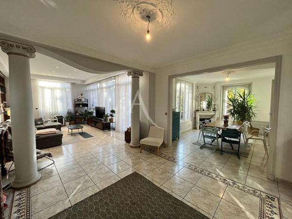 PAVILLONS- SOUS- BOIS, 11 pièces, 225m2