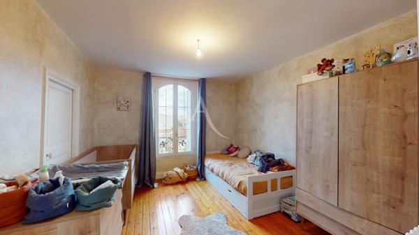 PAVILLONS- SOUS- BOIS, 11 pièces, 225m2