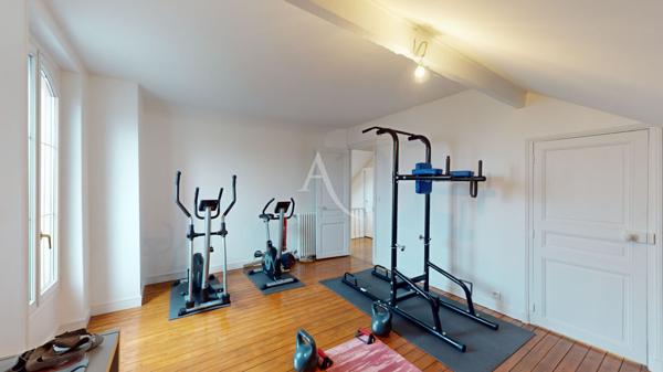 PAVILLONS- SOUS- BOIS, 11 pièces, 225m2