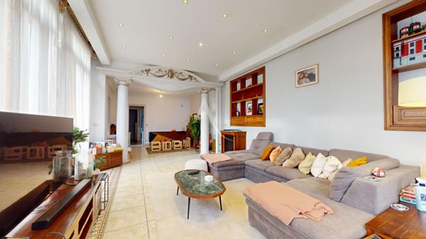 PAVILLONS- SOUS- BOIS, 11 pièces, 225m2