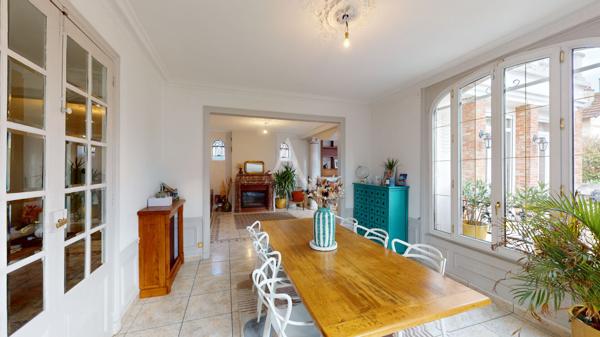 PAVILLONS- SOUS- BOIS, 11 pièces, 225m2