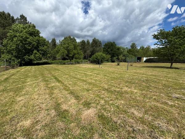 Charmante maison en pierre de plain-pied avec grand terrain constructible à Durance