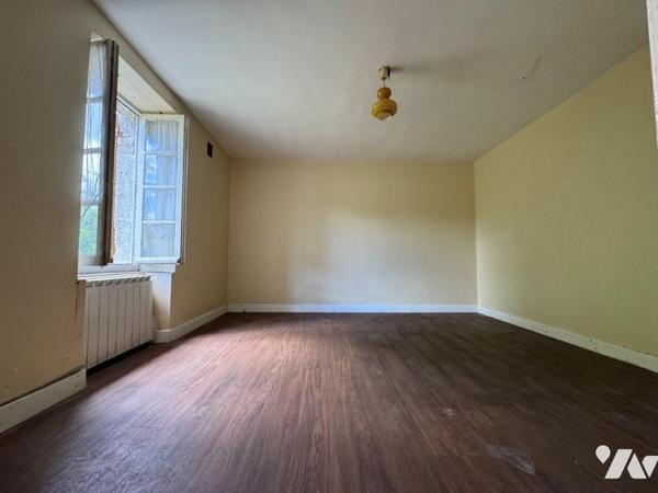 Charmante maison en pierre de plain-pied avec grand terrain constructible à Durance
