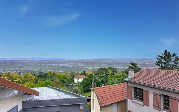 Immeuble à vendre    5 pièces •  Châteaugay