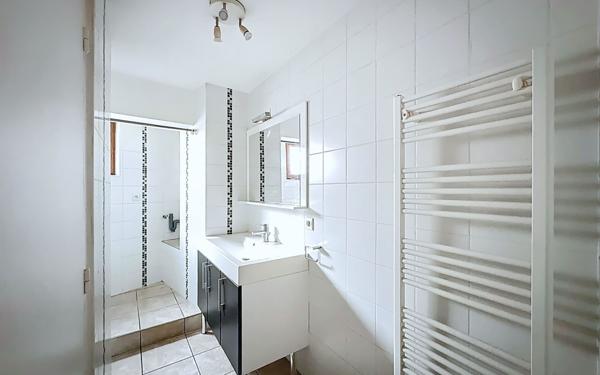 Immeuble à vendre    5 pièces •  Châteaugay