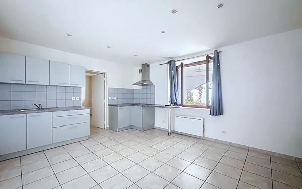 Immeuble à vendre    5 pièces •  Châteaugay