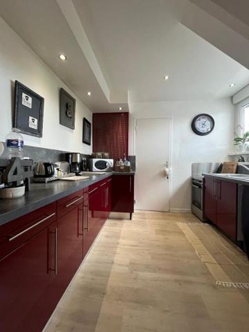 SECTEUR  COMPIEGNE - Bar, Restauration Rapide : EMPLACEMENT N° 1 avec Logement