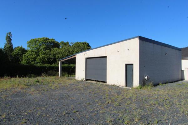 Grand garage 120 m² sur terrain de 1000 m²