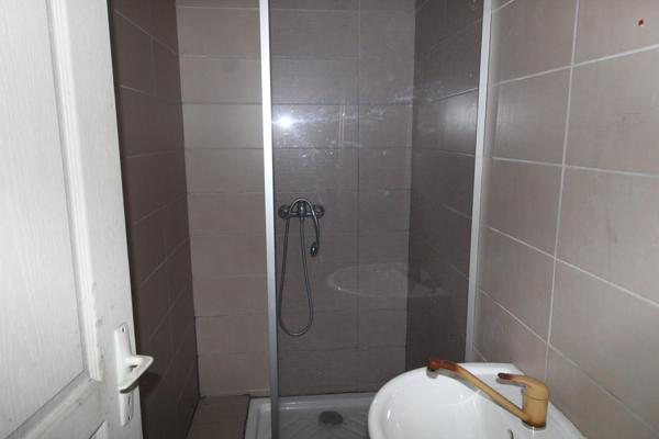 Grand garage 120 m² sur terrain de 1000 m²