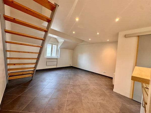 Mouroux (77120) Maison mitoyenne centre ville de Mouroux