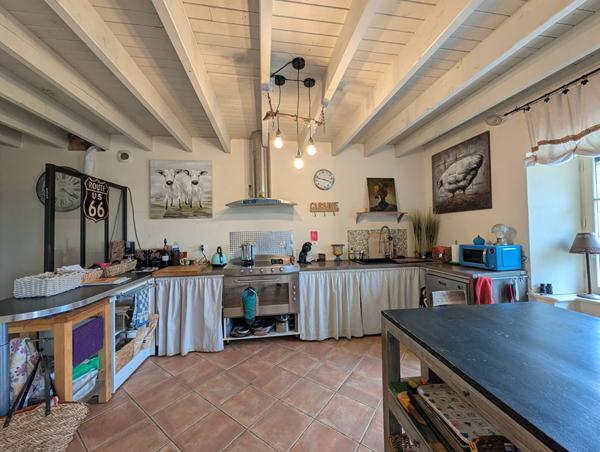 Ferme équestre de 267 m2, Reffannes 79420