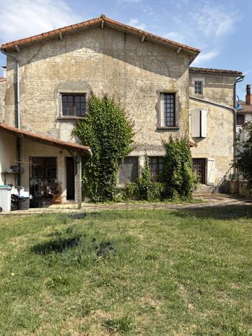 Maison au calme au coeur de Brioux