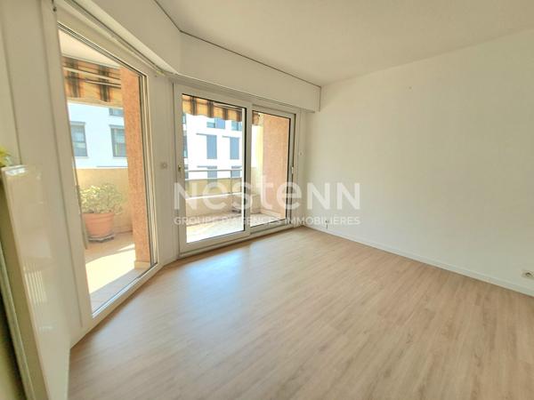 Centre ville T3 77 m², étage élevé, tout à pied, parking privatif +cave