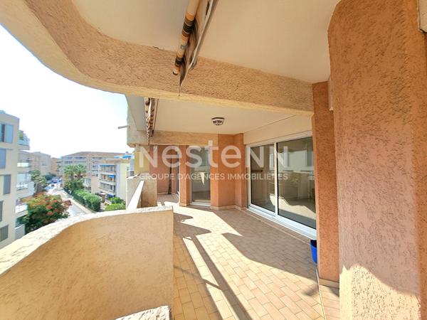 Centre ville T3 77 m², étage élevé, tout à pied, parking privatif +cave